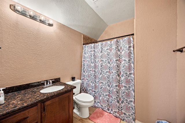 8503 Center Street, Hitchcock, TX 77563