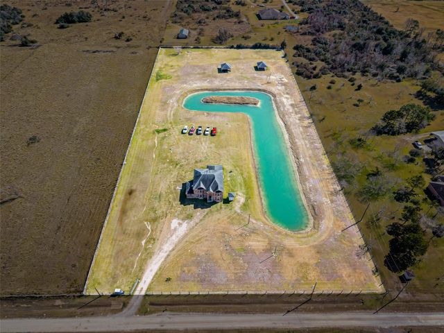 8503 Center Street, Hitchcock, TX 77563