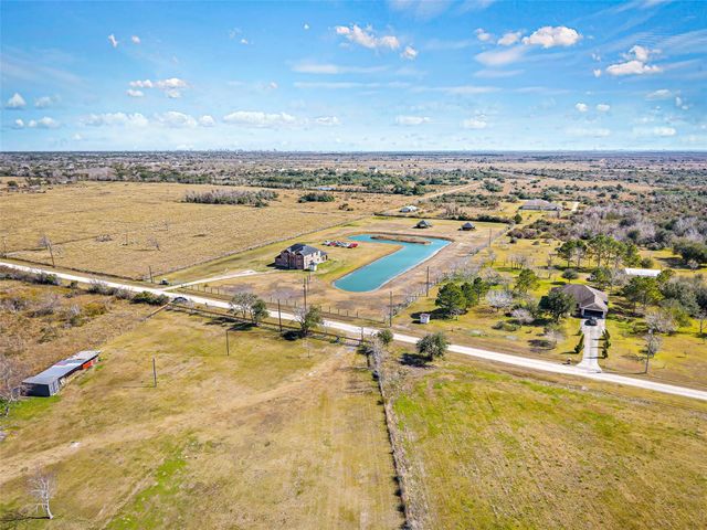 8503 Center Street, Hitchcock, TX 77563