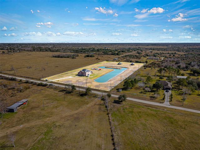 8503 Center Street, Hitchcock, TX 77563