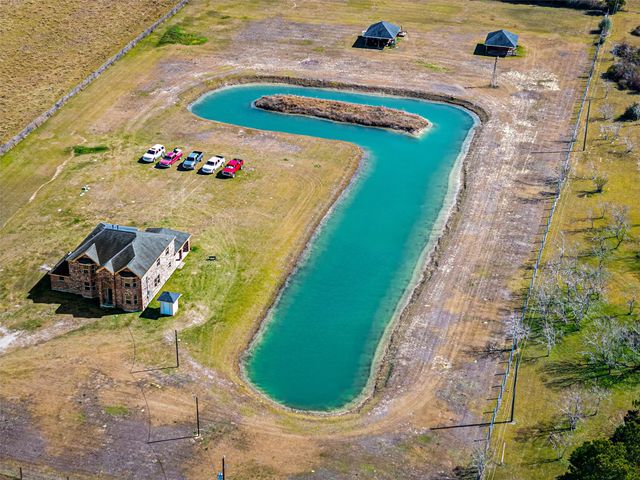 8503 Center Street, Hitchcock, TX 77563