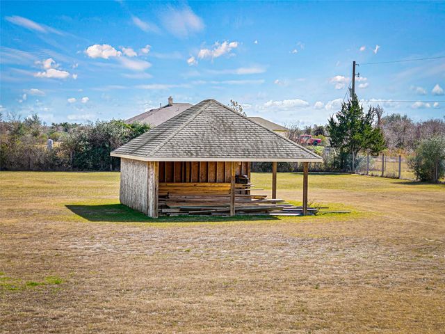 8503 Center Street, Hitchcock, TX 77563