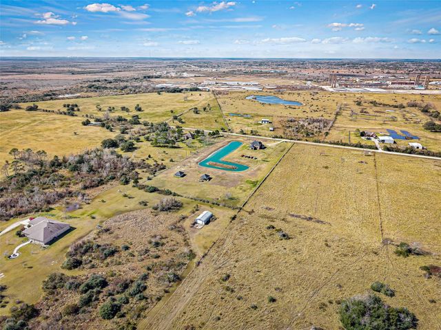 8503 Center Street, Hitchcock, TX 77563