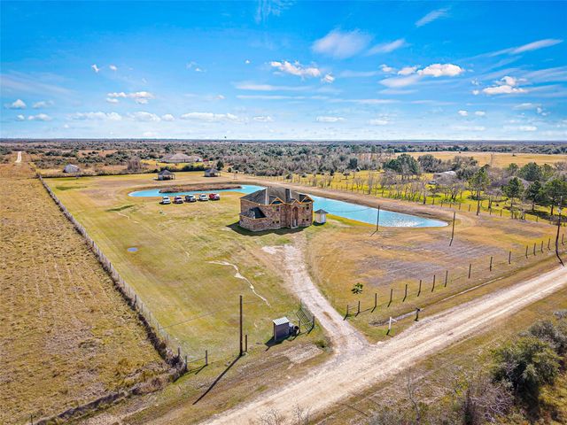 8503 Center Street, Hitchcock, TX 77563