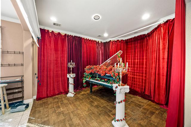 8503 Center Street, Hitchcock, TX 77563