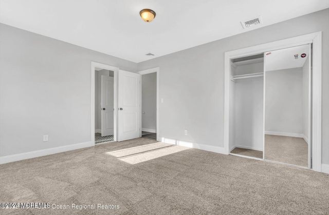27 Oak Leaf Lane, Toms River, NJ 08755