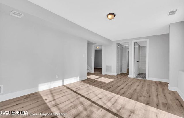 27 Oak Leaf Lane, Toms River, NJ 08755