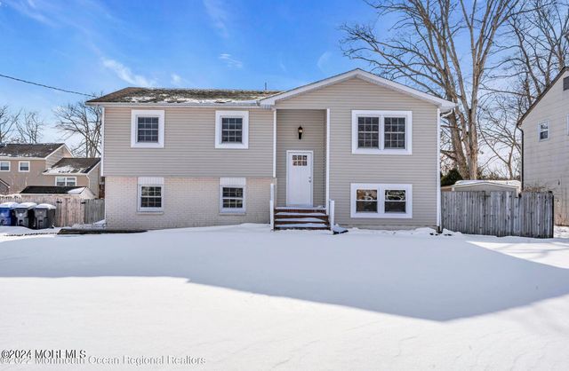 27 Oak Leaf Lane, Toms River, NJ 08755