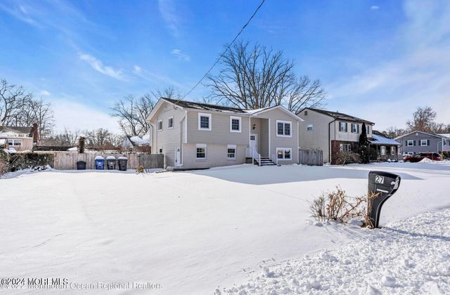 27 Oak Leaf Lane, Toms River, NJ 08755