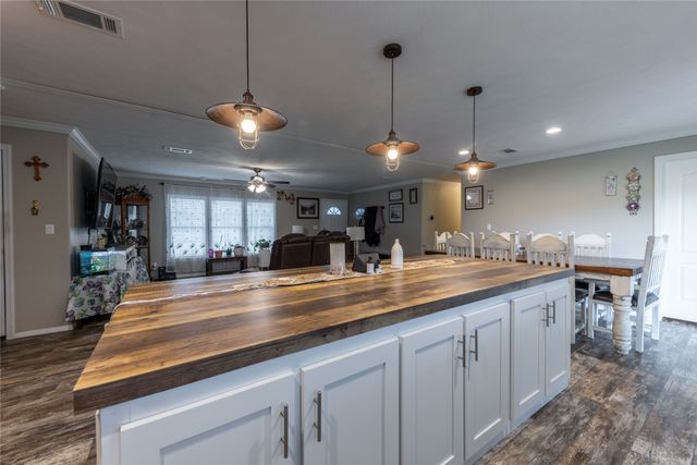 2835 Grays Prairie Lane, Scurry, TX 75158
