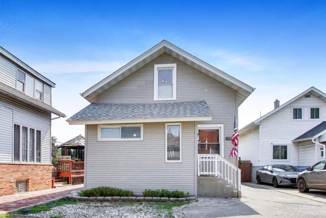 5207 N Lovejoy Avenue, Chicago, IL 60630