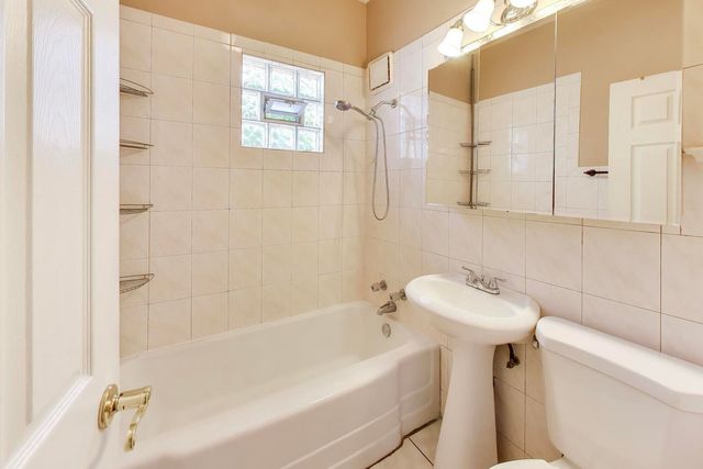 5207 N Lovejoy Avenue, Chicago, IL 60630