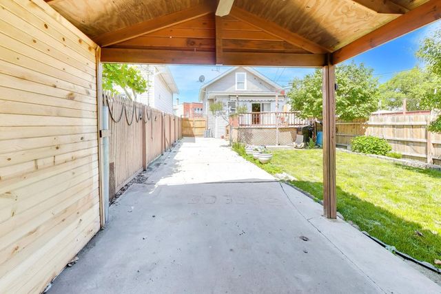 5207 N Lovejoy Avenue, Chicago, IL 60630