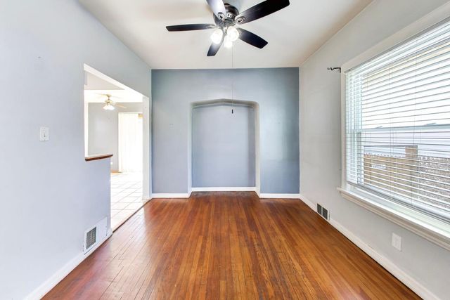 5207 N Lovejoy Avenue, Chicago, IL 60630