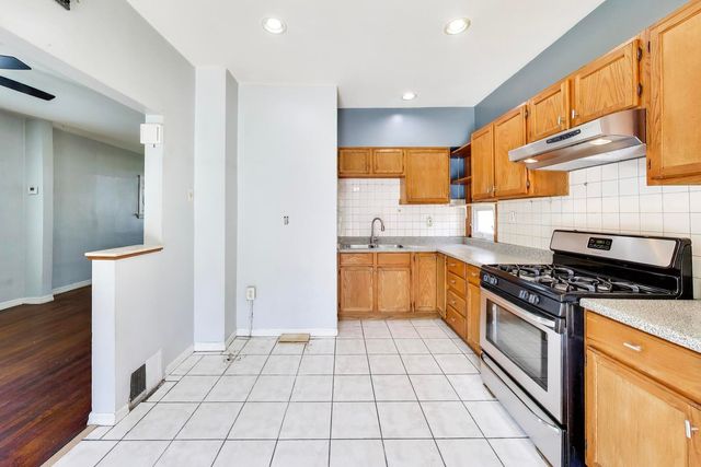 5207 N Lovejoy Avenue, Chicago, IL 60630