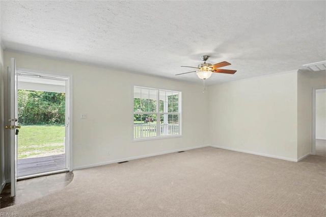 3562 Seawells Point LN, Hayes, VA 23072