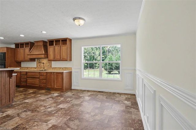 3562 Seawells Point LN, Hayes, VA 23072