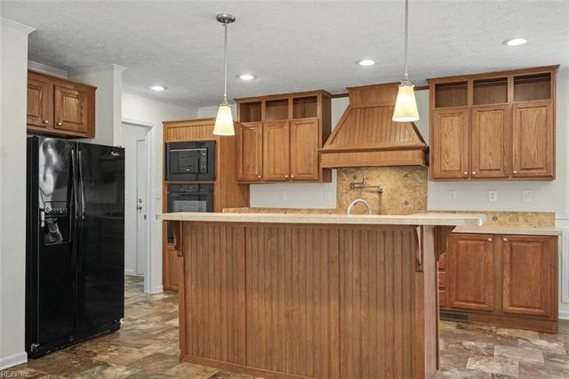 3562 Seawells Point LN, Hayes, VA 23072