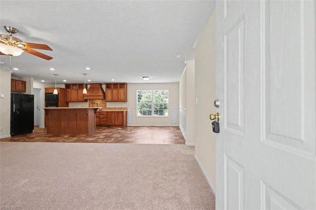 3562 Seawells Point LN, Hayes, VA 23072