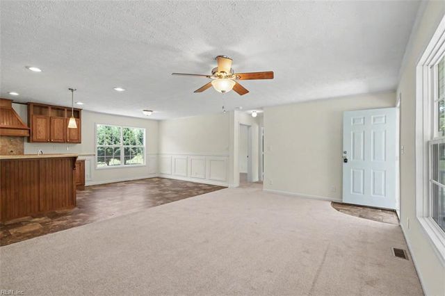 3562 Seawells Point LN, Hayes, VA 23072