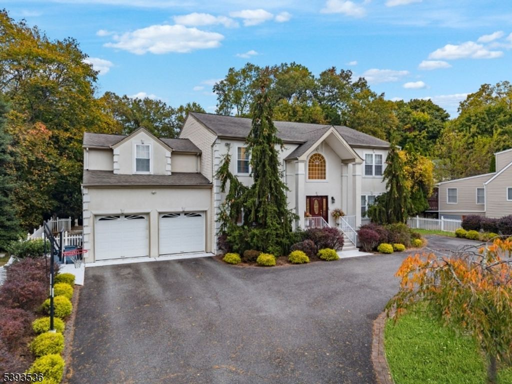 85 Linda Vista Ave, North Haledon Boro, NJ 07508