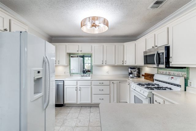 2217 Longwood Lane, Dallas, TX 75228