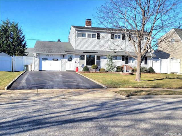 44 Return Lane, Levittown, NY 11756