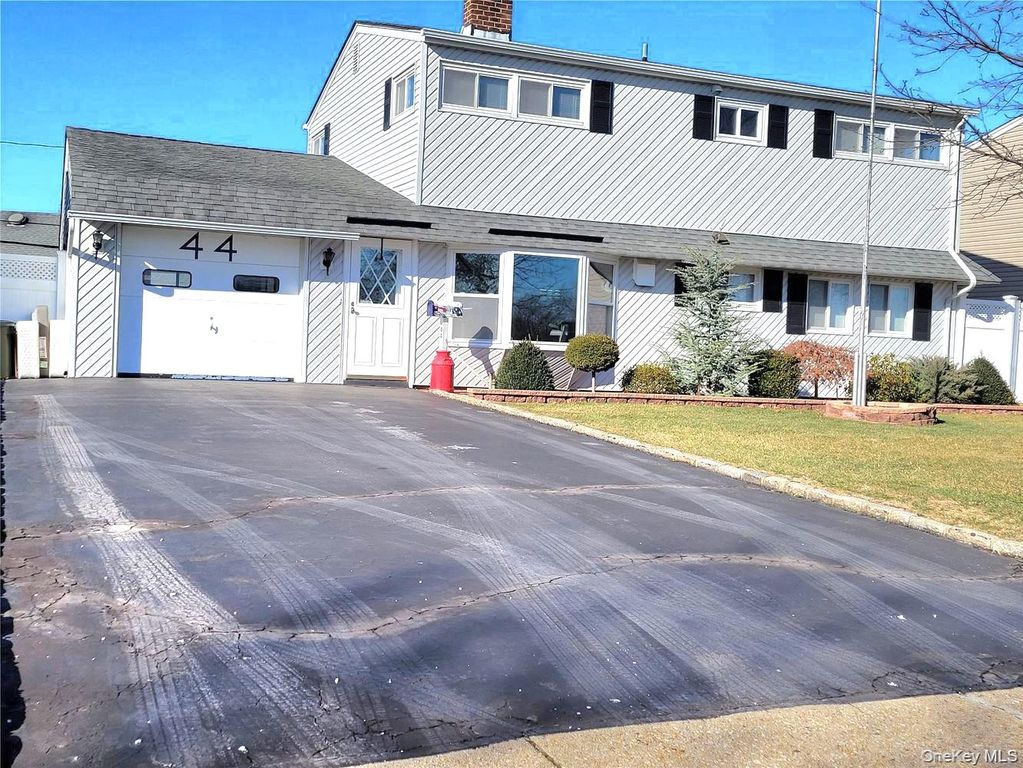 44 Return Lane, Levittown, NY 11756