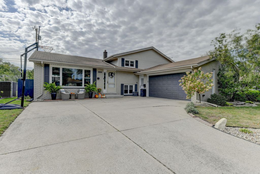 2032 Martha Street, Highland, IN 46322