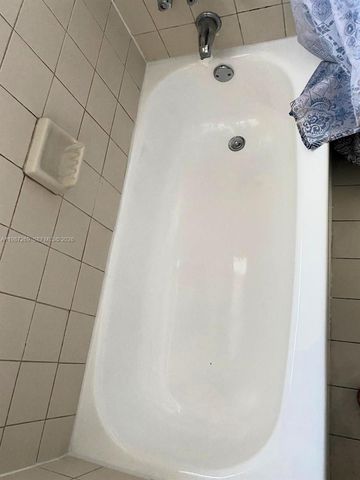 1755 NE 116th Rd 8, North Miami, FL 33181