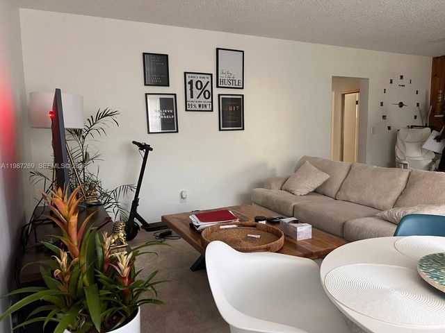 1755 NE 116th Rd 8, North Miami, FL 33181