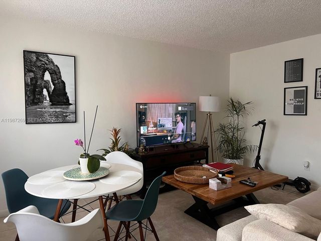 1755 NE 116th Rd 8, North Miami, FL 33181