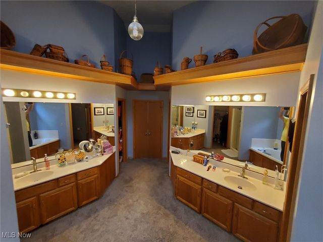 3859 Mayfair Lane, Cambridge, OH 43725