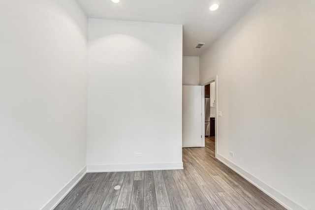 847 N Larrabee Street 2F, Chicago, IL 60610