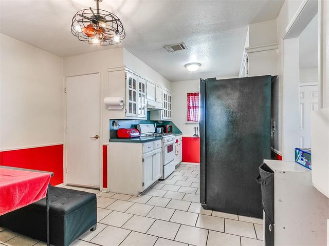 937 NW 19th Street, Moore, OK 73160