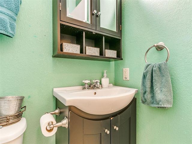 937 NW 19th Street, Moore, OK 73160