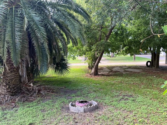303 Magnusson Avenue, Palacios, TX 77465