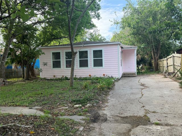 303 Magnusson Avenue, Palacios, TX 77465