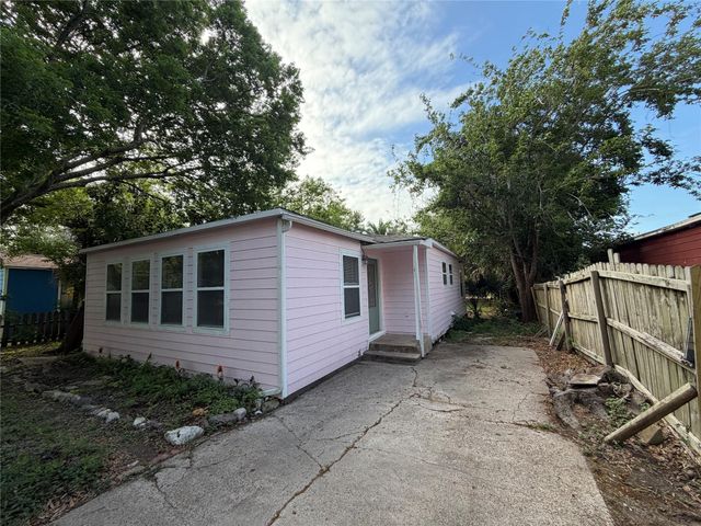 303 Magnusson Avenue, Palacios, TX 77465