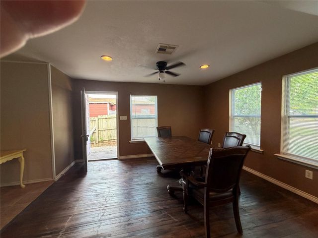 303 Magnusson Avenue, Palacios, TX 77465