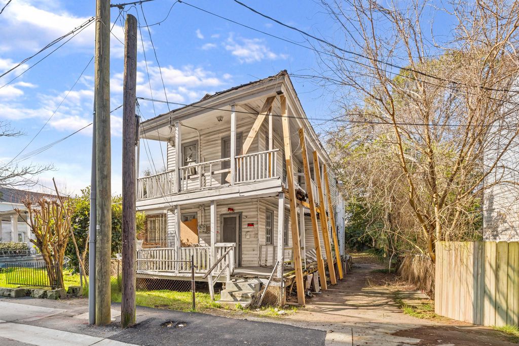 Image 1 of property listing at 6 Poinsett Street, Charleston, SC 29403