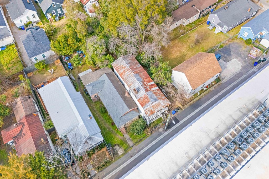 Image 16 of property listing at 6 Poinsett Street, Charleston, SC 29403