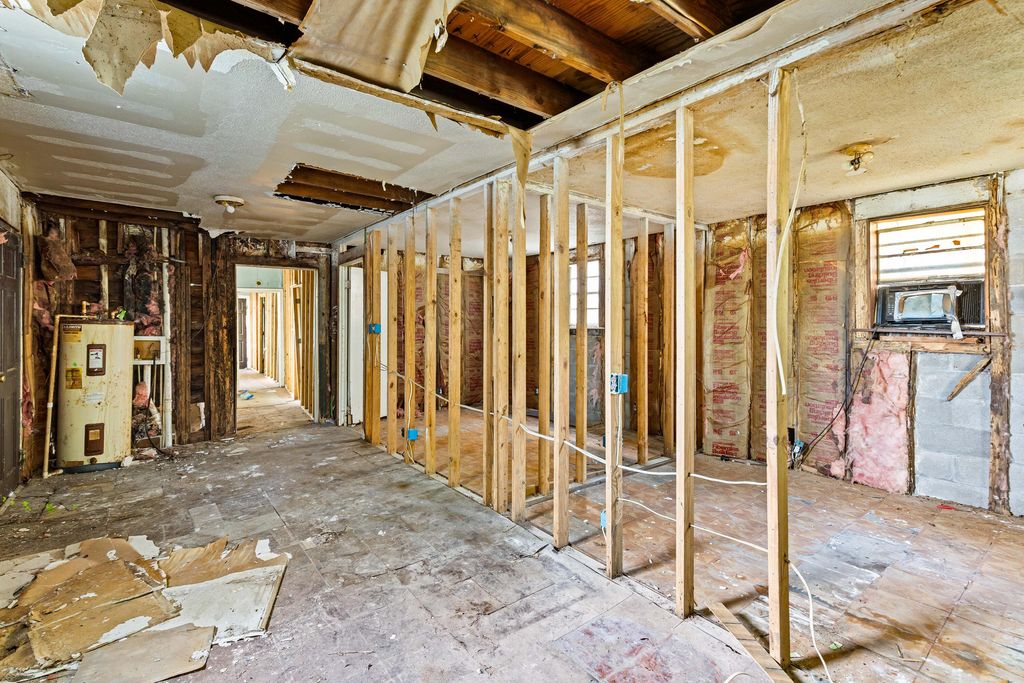 Image 9 of property listing at 6 Poinsett Street, Charleston, SC 29403