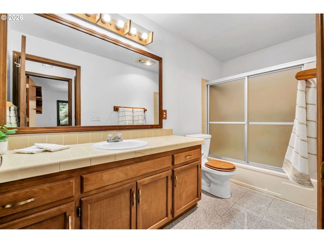 89879 SHEFFLER Rd, Elmira, OR 97437