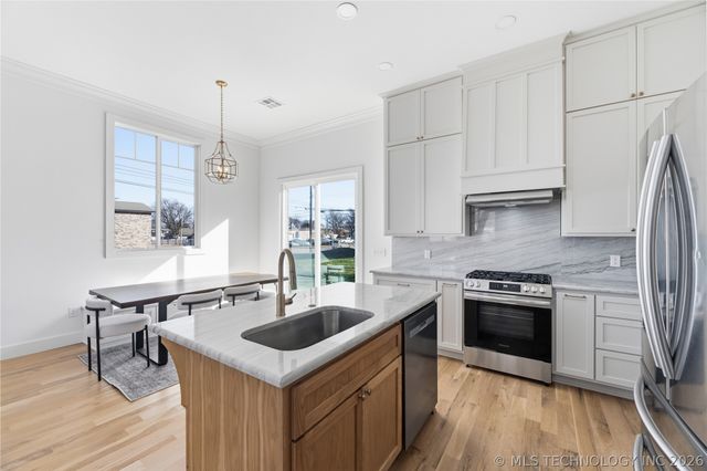 402 S Wyandotte Avenue, Bartlesville, OK 74003