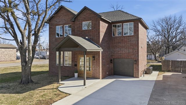 402 S Wyandotte Avenue, Bartlesville, OK 74003