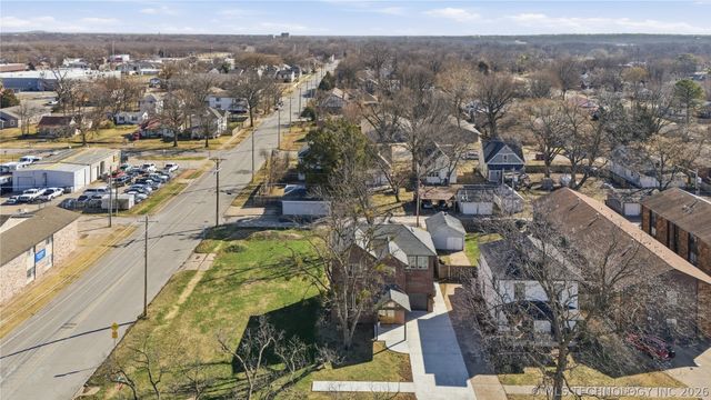 402 S Wyandotte Avenue, Bartlesville, OK 74003
