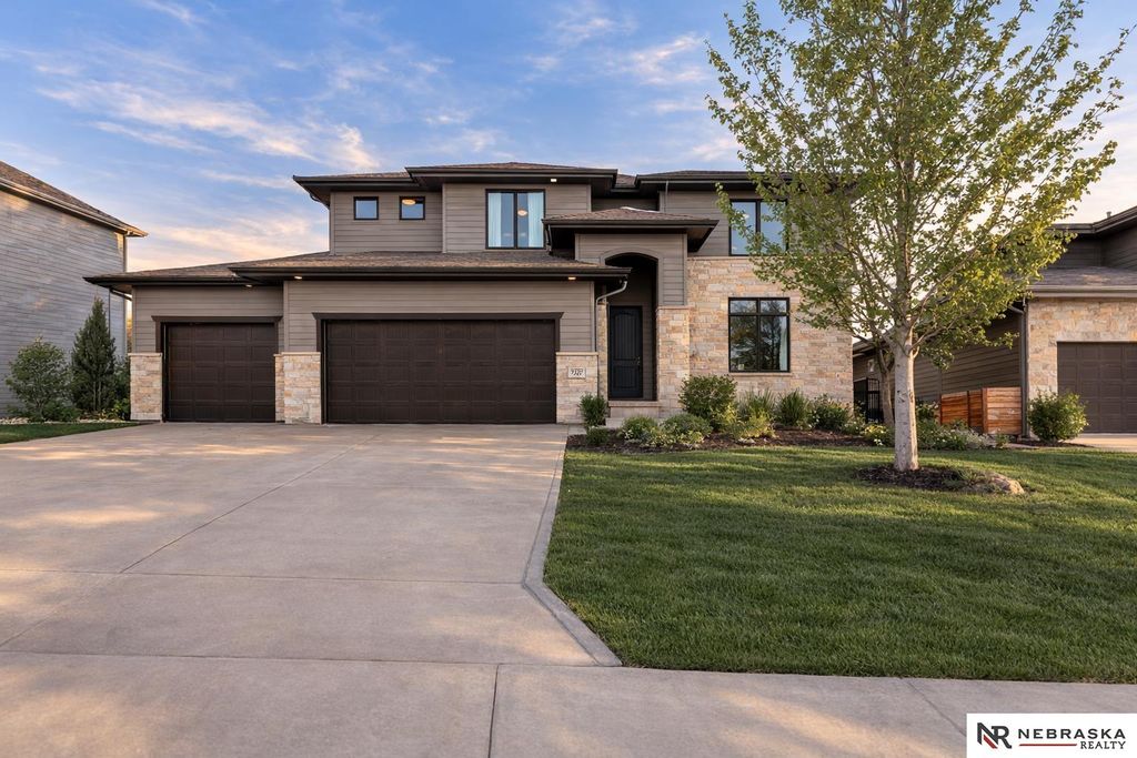 7322 N 168th Avenue, Bennington, NE 68007