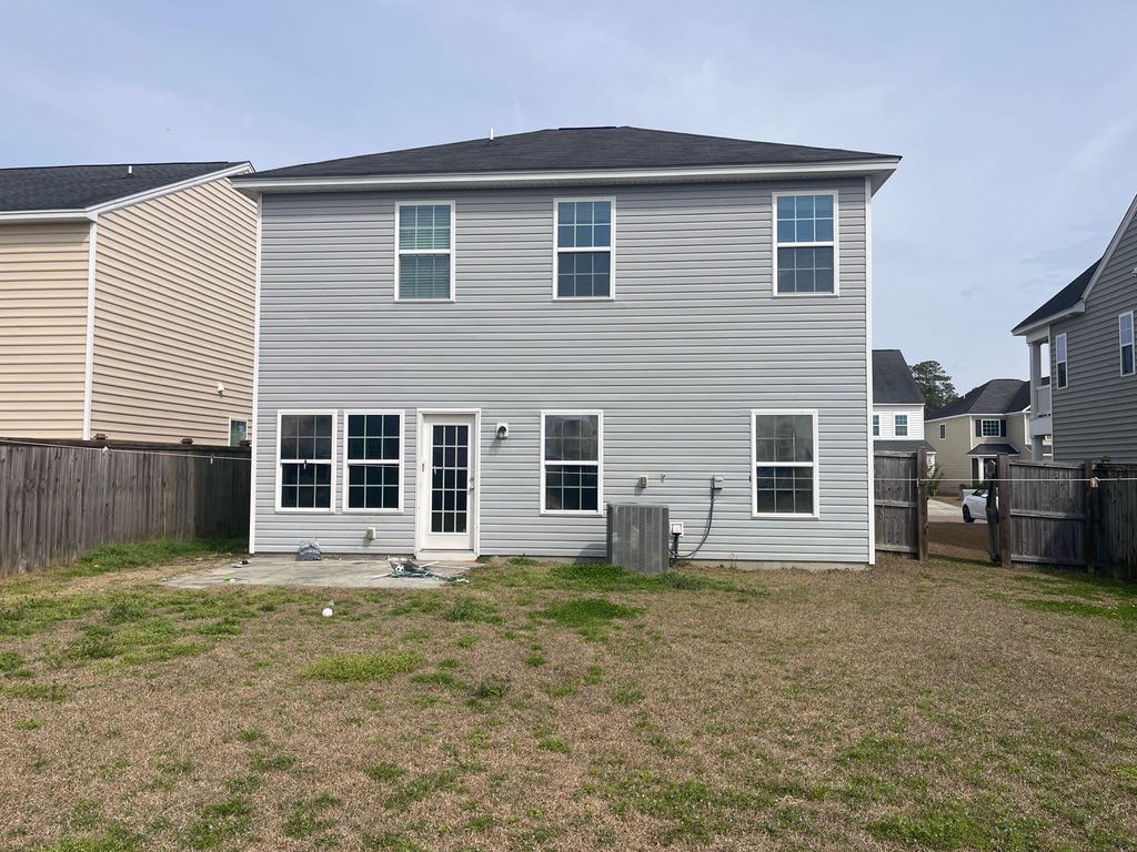 Image 5 of property listing at 691 Silver Moss Drive, Moncks Corner, SC 29461