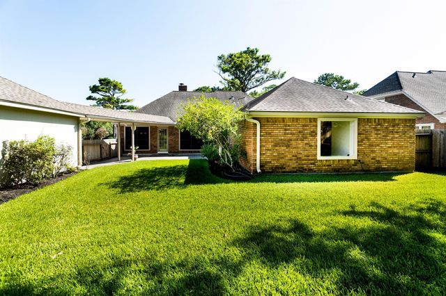 15406 Greenleaf Lane, Houston, TX 77062